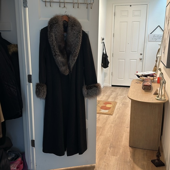 Gorgeous Marvin Richards Silver Fox Fur and Wool Coat - Picture 3 of 6